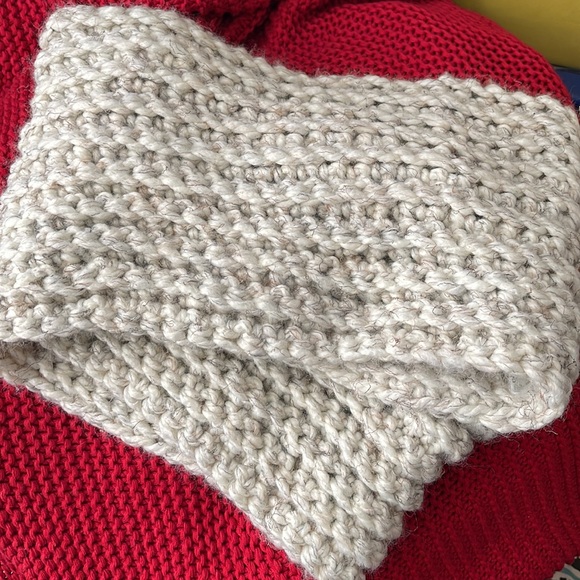 Infinity wool scarf. - Picture 3 of 8